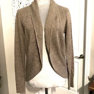 H&M Beige Sweater - Size Medium